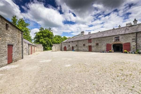 2 Bed Courtyard Apartment At Rockfield House Kells In Meath - Short Term Let Eksteriør billede