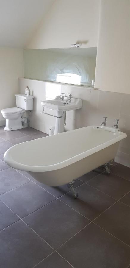 2 Bed Courtyard Apartment At Rockfield House Kells In Meath - Short Term Let Eksteriør billede