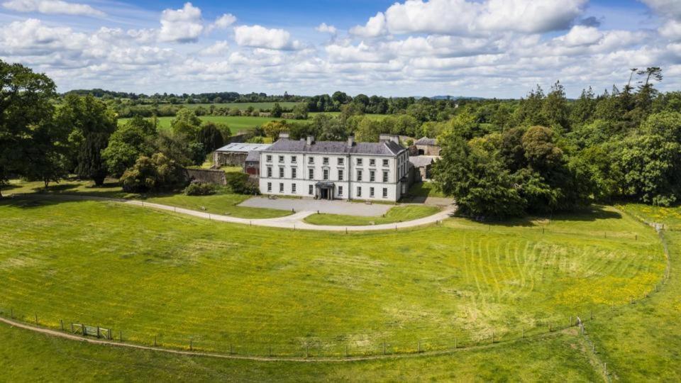 2 Bed Courtyard Apartment At Rockfield House Kells In Meath - Short Term Let Eksteriør billede