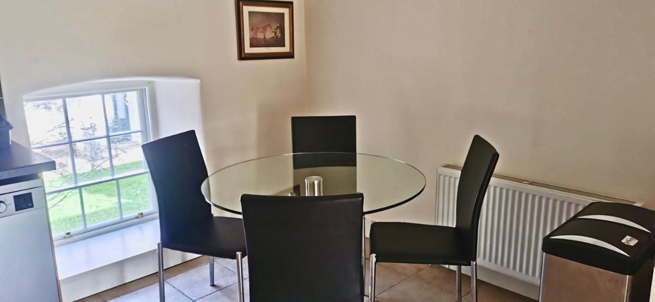 2 Bed Courtyard Apartment At Rockfield House Kells In Meath - Short Term Let Eksteriør billede